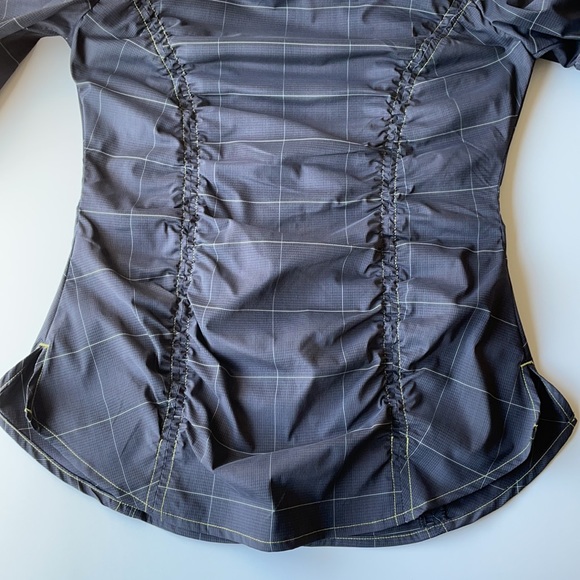 ATHLETA Tulum Ruched Plaid Snap Front Top. Size XS - Picture 9 of 11